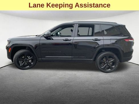 Used 2025 Jeep Grand Cherokee Altitude AWD/4WD image 6