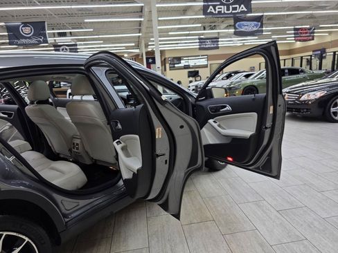 Used 2017 Mercedes-Benz GLA 250 w/ Premium Package image 16