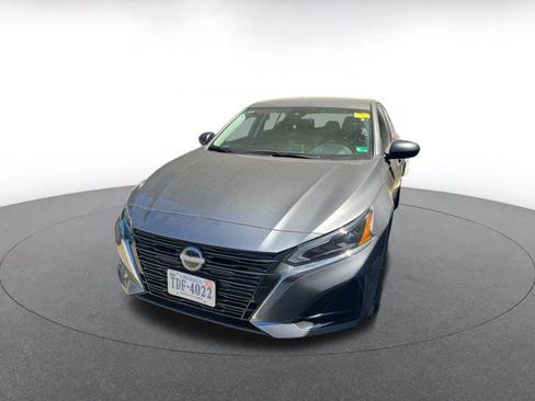 Used 2025 Nissan Altima 2.5 SV FWD image 10
