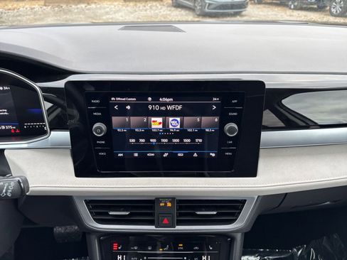 Used 2025 Volkswagen Taos SE image 21