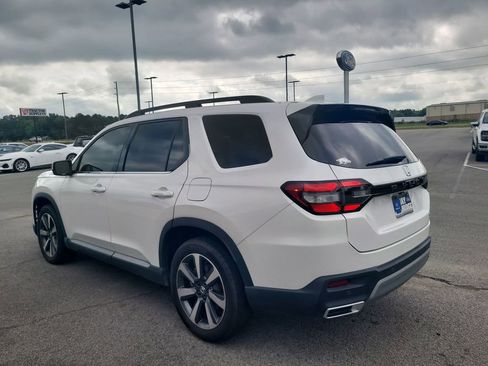 Used 2024 Honda Pilot Touring image 4