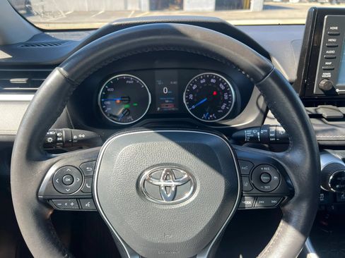 Used 2021 Toyota RAV4 XLE w/ XLE Grade Weather Package AWD/4WD image 19