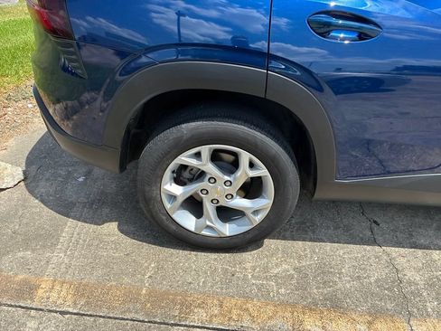 Used 2024 Chevrolet Trax LS w/ LS Convenience Package FWD image 7