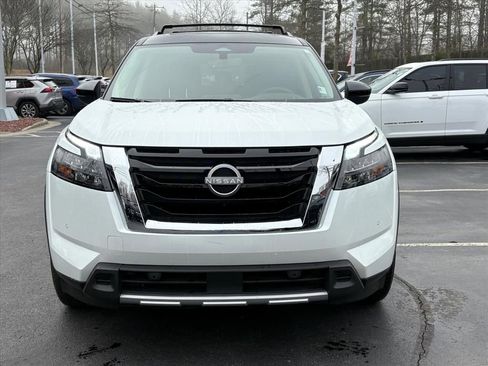 Certified 2025 Nissan Pathfinder Platinum w/ Cargo Package image 4