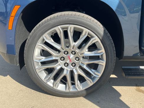 New 2026 GMC Yukon XL Denali w/ Denali Reserve Package image 27