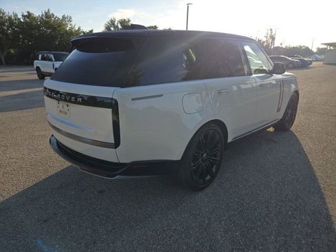 Used 2024 Land Rover Range Rover SE AWD/4WD image 5
