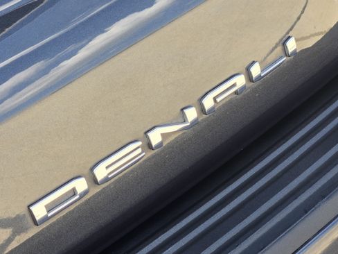 Used 2022 GMC Yukon Denali w/ Denali Premium Package AWD/4WD image 32