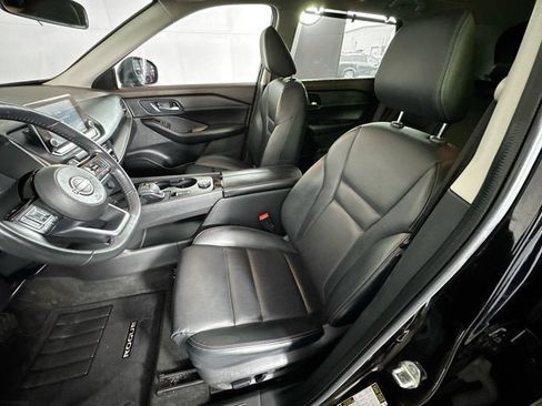 Certified 2023 Nissan Rogue SV w/ SV Premium B Package AWD/4WD image 17