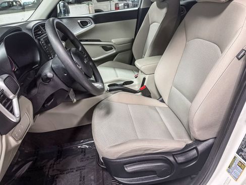 Used 2023 Kia Soul LX FWD image 17