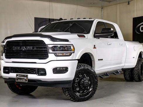 Used 2022 RAM 3500 Laramie w/ Night Edition image 4