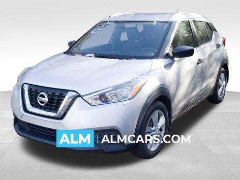 Used 2019 Nissan Kicks S image 1