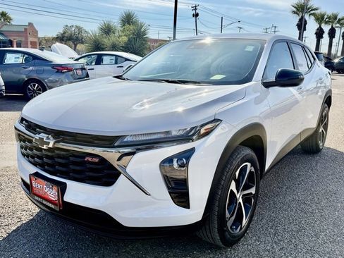 Used 2024 Chevrolet Trax RS w/ Driver Confidence Package image 3