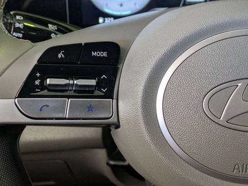 Used 2025 Hyundai Elantra SEL FWD image 36