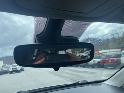 Used 2024 Chrysler Pacifica Touring-L image 30