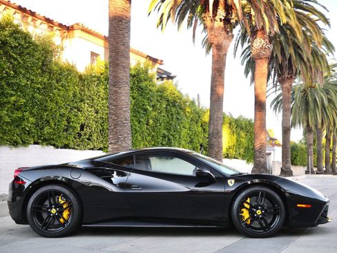 Used 2016 Ferrari 488 GTB image 4