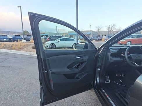 Used 2025 Audi SQ6 e-tron Prestige w/ 21" Black Optic Wheel Package image 9