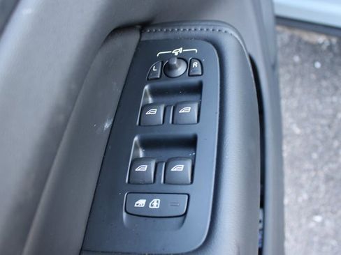 Used 2025 Volvo XC60 B5 Plus image 11