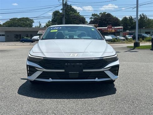 Used 2024 Hyundai Elantra SEL w/ Convenience Package image 8