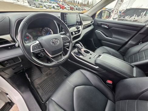 Used 2022 Toyota Highlander XLE AWD/4WD image 20