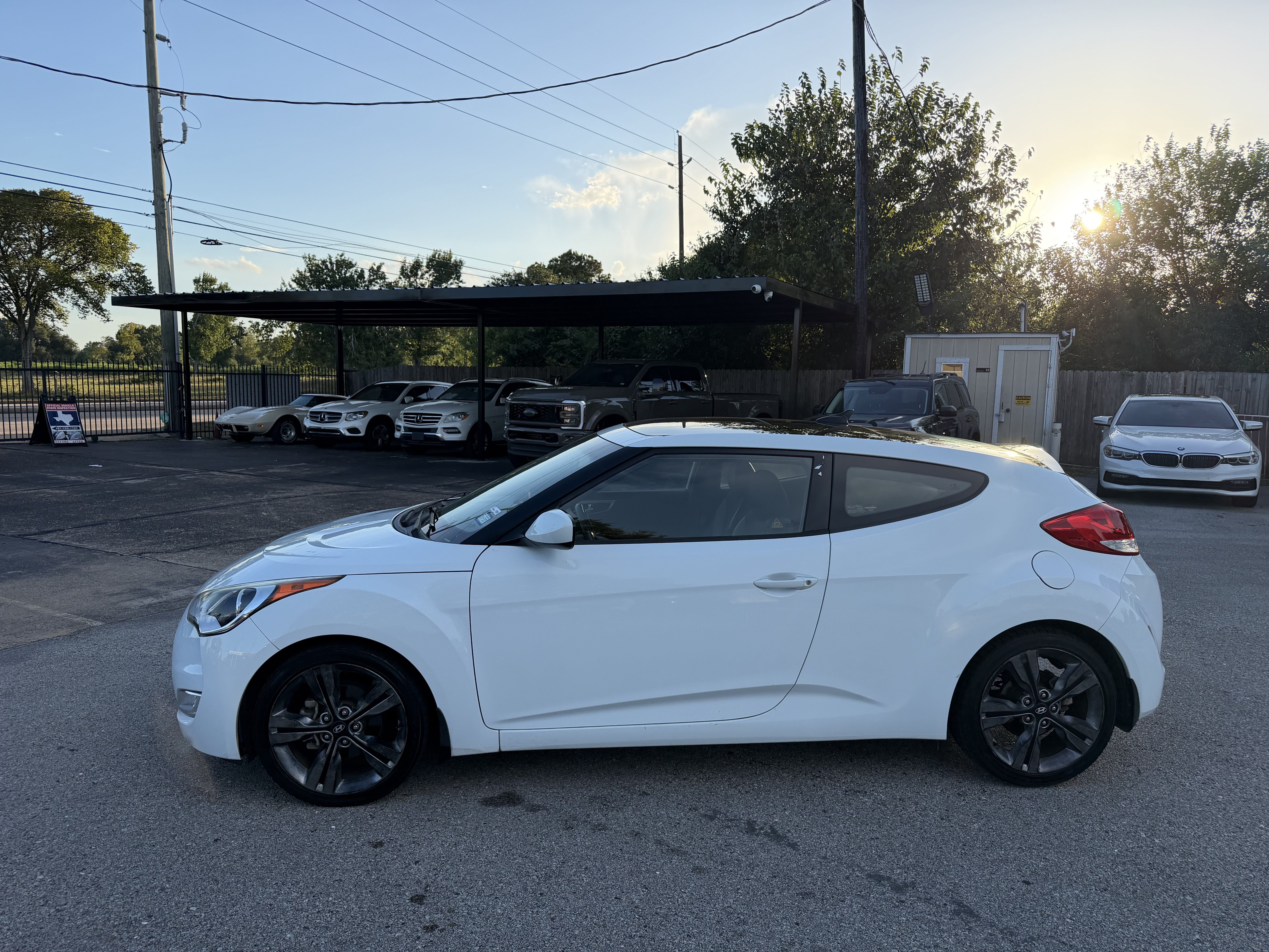 Used 2016 Hyundai Veloster w/ Option Group 02 FWD image 9