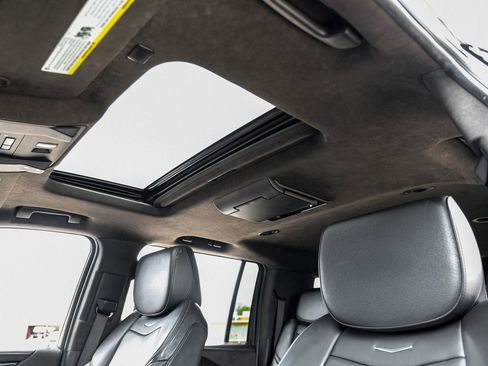 Used 2019 Cadillac Escalade ESV Platinum image 5