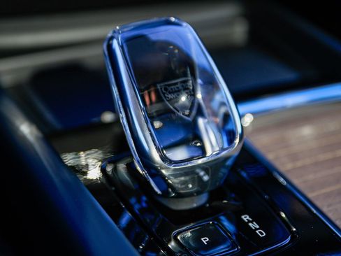 New 2026 Volvo XC60 B5 Plus w/ Climate Package image 24