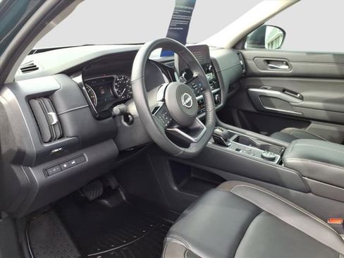 Used 2023 Nissan Pathfinder SL image 17