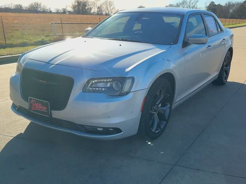 Used 2023 Chrysler 300 S image 4