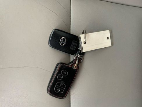 Used 2017 Toyota Highlander XLE AWD/4WD image 36