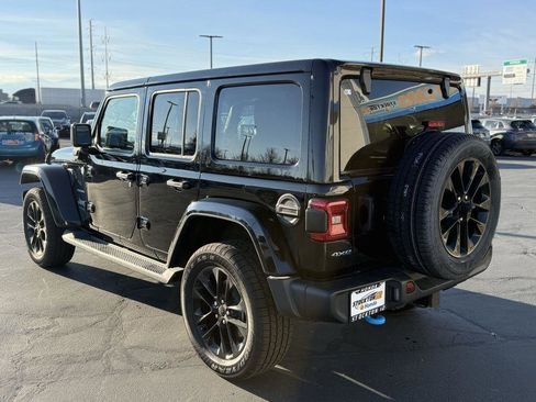 Used 2022 Jeep Wrangler Unlimited Sahara w/ Cold Weather Group image 13