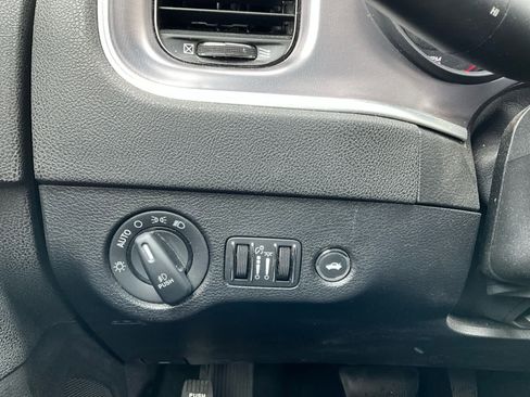 Used 2021 Dodge Charger SXT w/ Driver Convenience Group AWD/4WD image 17