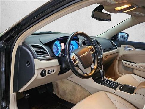 Used 2011 Chrysler 300 Limited RWD image 9
