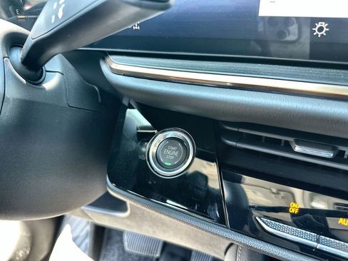 Used 2025 Buick Envision Avenir image 17