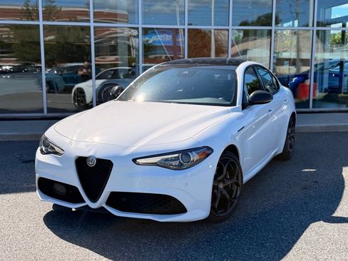 Used 2023 Alfa Romeo Giulia Estrema AWD/4WD image 2