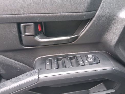 Used 2025 Toyota Tacoma SR5 AWD/4WD image 15