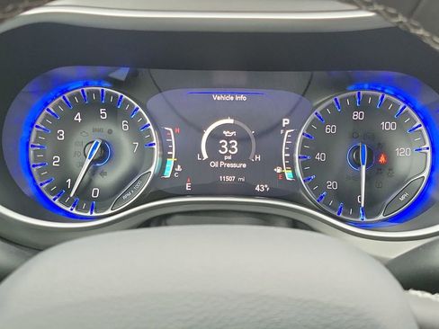 Used 2025 Chrysler Voyager LX image 17