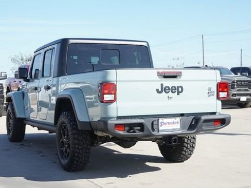 Used 2023 Jeep Gladiator Sport AWD/4WD image 7