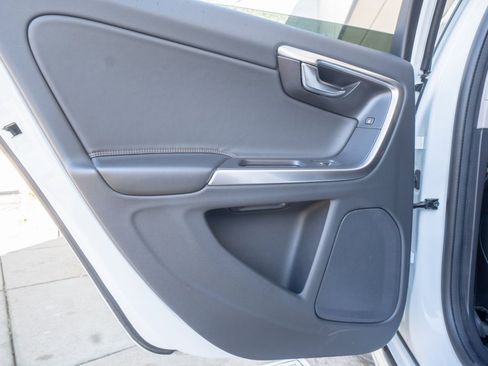 Used 2018 Volvo V60 T5 Cross Country w/ Convenience Package image 16