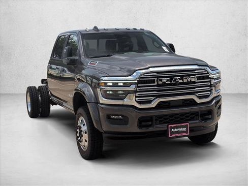 New 2026 RAM 4500 4x4 Crew Cab DRW w/ Laramie Trim Package image 7