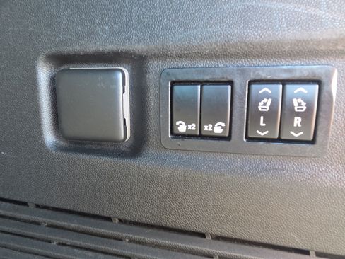 Used 2021 GMC Yukon XL AT4 w/ AT4 Premium Package AWD/4WD image 20