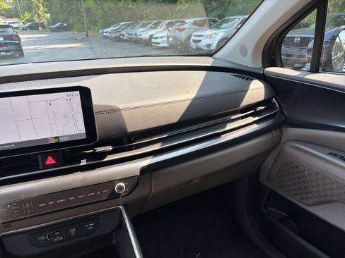 Used 2026 Kia Carnival FWD image 33
