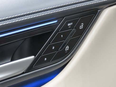 Certified 2025 Porsche Macan 4 Electric AWD/4WD image 37