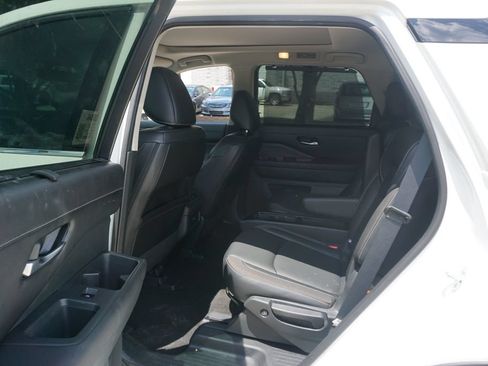 Used 2024 Nissan Pathfinder SL w/ SL Premium Package FWD image 15