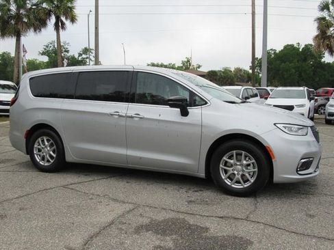 New 2026 Chrysler Pacifica Select FWD image 2