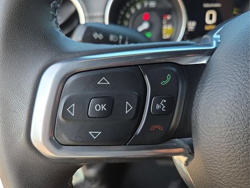 Used 2023 Jeep Wrangler Unlimited Sahara AWD/4WD image 19