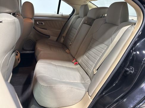 Used 2014 Ford Taurus SE image 29