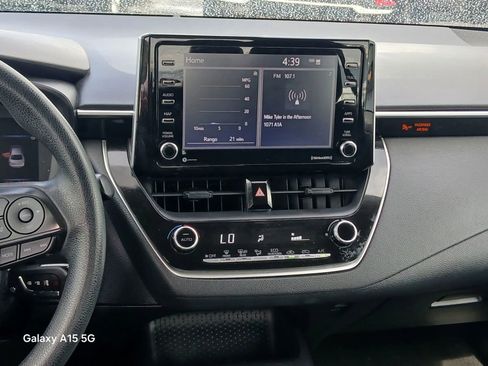 Used 2021 Toyota Corolla LE FWD image 24