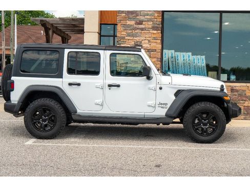 Used 2018 Jeep Wrangler Unlimited Sport S AWD/4WD image 2