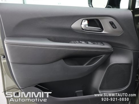 New 2027 Chrysler Pacifica Select AWD/4WD image 46