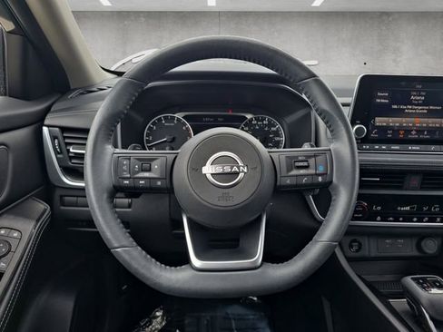 Used 2024 Nissan Rogue SV w/ SV Premium Package FWD image 21
